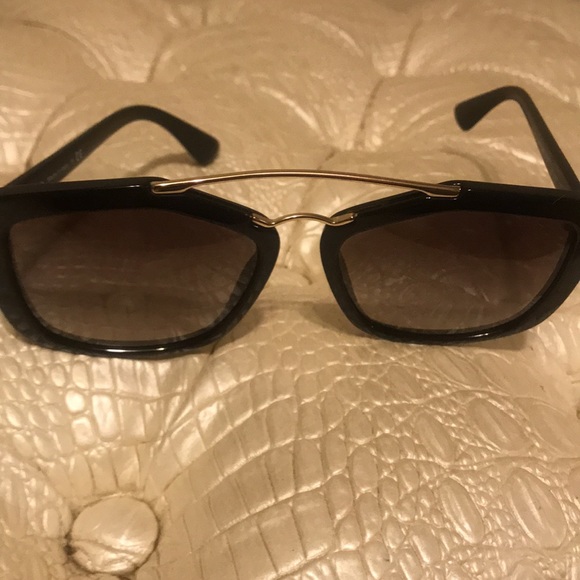 Prada sunglasses - Picture 2 of 5
